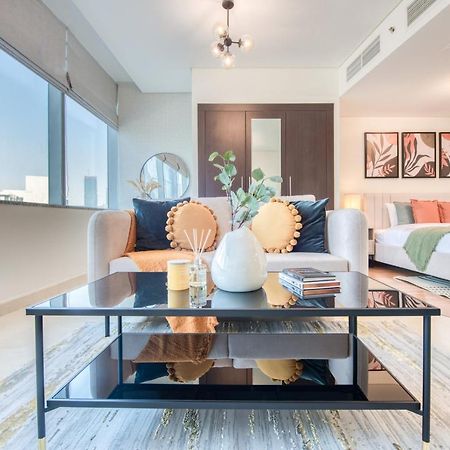 Unbeatable Rate Stylish 1Br With Balcony Near Metro By Deluxe Holiday Homes Dubai Buitenkant foto