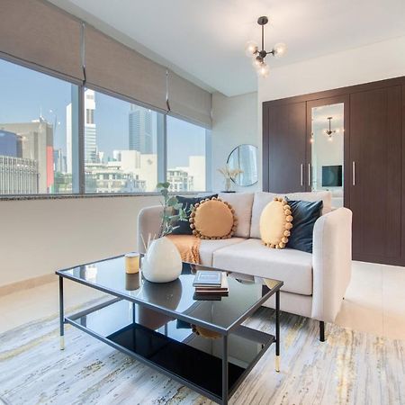 Unbeatable Rate Stylish 1Br With Balcony Near Metro By Deluxe Holiday Homes Dubai Buitenkant foto