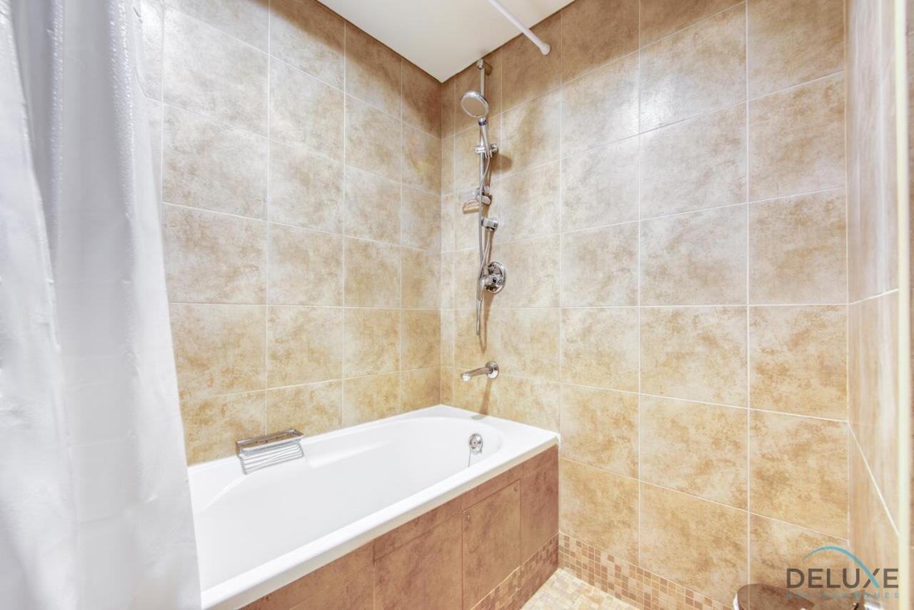 Unbeatable Rate Stylish 1Br With Balcony Near Metro By Deluxe Holiday Homes Dubai Buitenkant foto