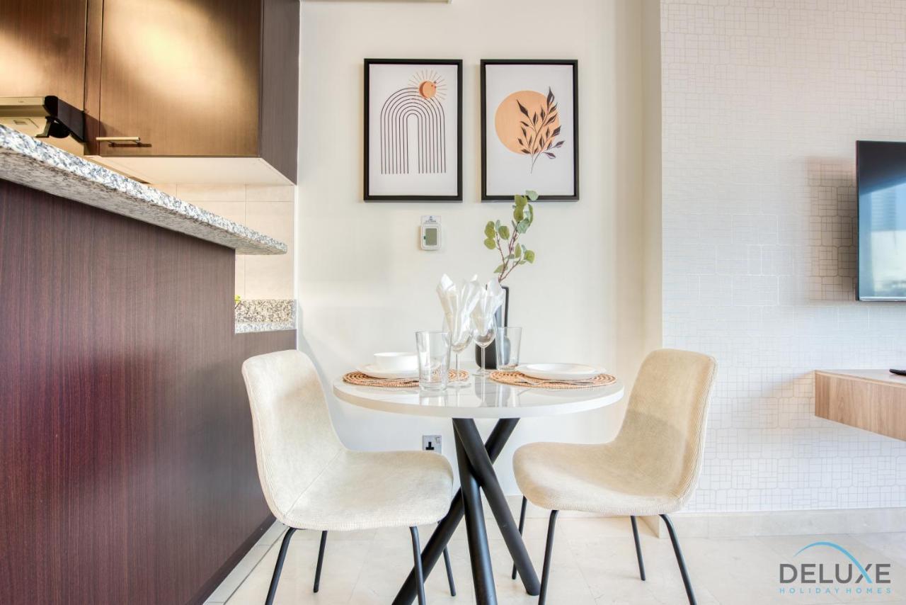 Unbeatable Rate Stylish 1Br With Balcony Near Metro By Deluxe Holiday Homes Dubai Buitenkant foto