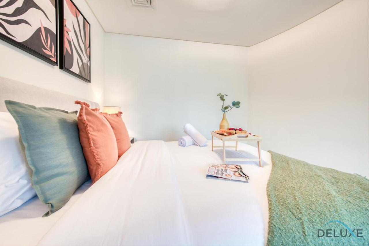 Unbeatable Rate Stylish 1Br With Balcony Near Metro By Deluxe Holiday Homes Dubai Buitenkant foto
